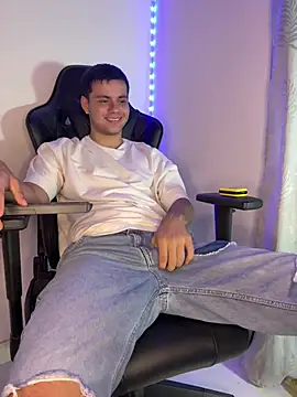 Show modela Liam_Mateo na web-kameri
