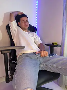 Chat +18 de Liam_Mateo ao vivo