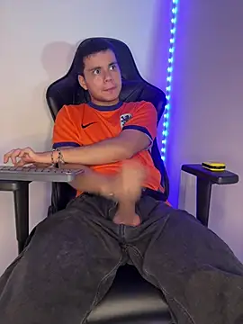 Show modela Liam_Mateo na web-kameri
