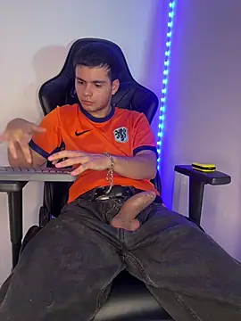 Show modela Liam_Mateo na web-kameri