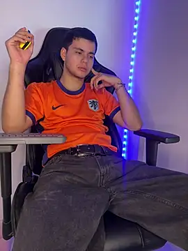 Show modela Liam_Mateo na web-kameri