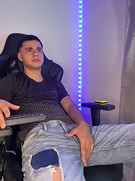 Liam_Mateo Adlı Modelin Canlı XXX Sohbeti
