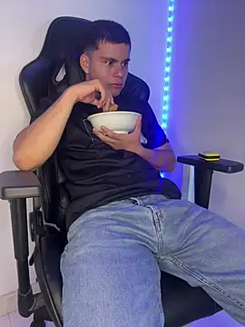 Liam_Mateo webkamerás műsora