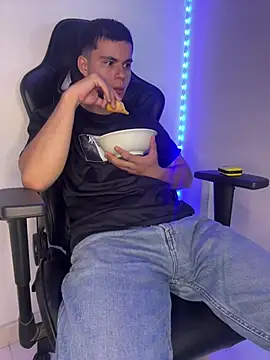 Liam_Mateo webkamerás műsora