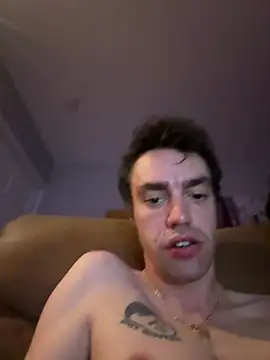 YourBoyToii Show in webcam