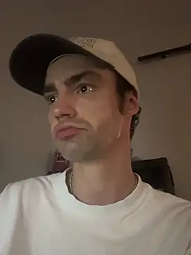 YourBoyToii: διαδικτυακό σόου στην κάμερα