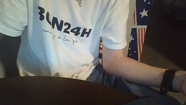 YourBoyToii Show in webcam