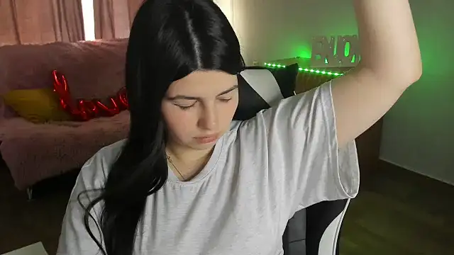 Chat +18 de KisaModel ao vivo