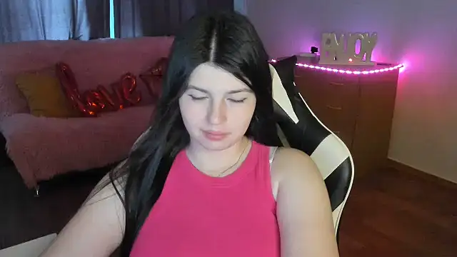 צ'אט XXX בשידור חי של KisaModel