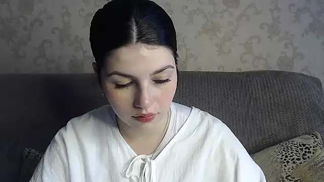 KisaModel Adlı Modelin Canlı XXX Sohbeti