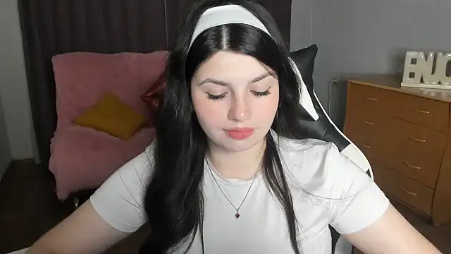 צ'אט XXX בשידור חי של KisaModel
