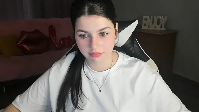 KisaModel's Live XXX Chat