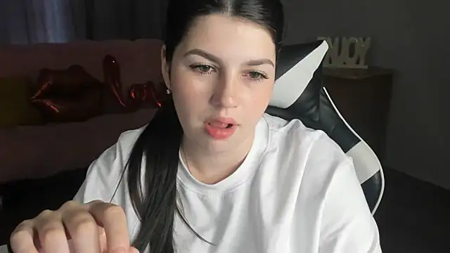 KisaModel's Live XXX Chat