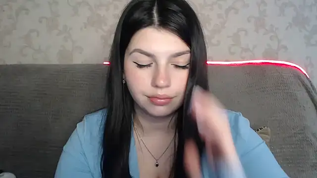 KisaModel Adlı Modelin Canlı XXX Sohbeti