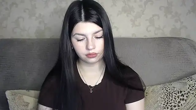KisaModel Adlı Modelin Canlı XXX Sohbeti