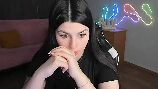Chatroom XXX en direct de KisaModel
