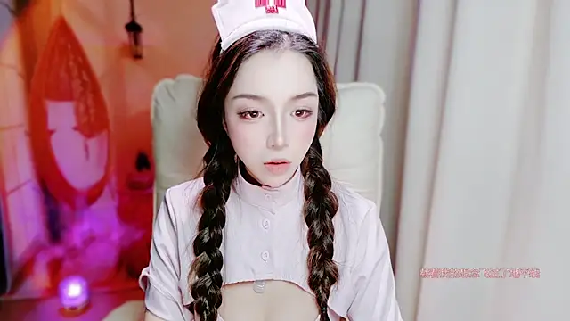 zizi-a: διαδικτυακό σόου στην κάμερα