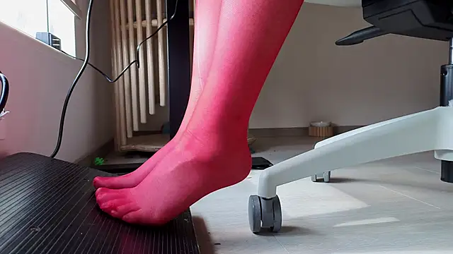 Feetbeth: διαδικτυακό σόου στην κάμερα