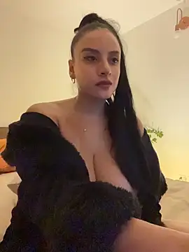 Lena-Williamss Adlı Modelin Canlı XXX Sohbeti