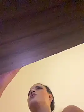 Lena-Williamss Adlı Modelin Canlı XXX Sohbeti