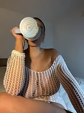 Lena-Williamss Adlı Modelin Canlı XXX Sohbeti