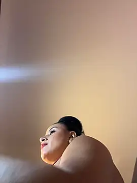 Lena-Williamss Adlı Modelin Canlı XXX Sohbeti