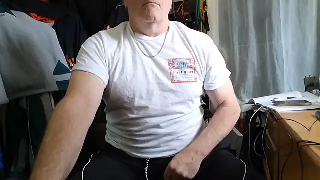 DougGlatt16 Show in webcam
