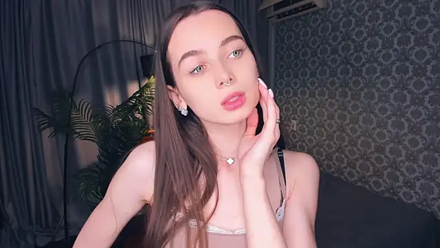 YvonneRobes Pertunjukan Webcam