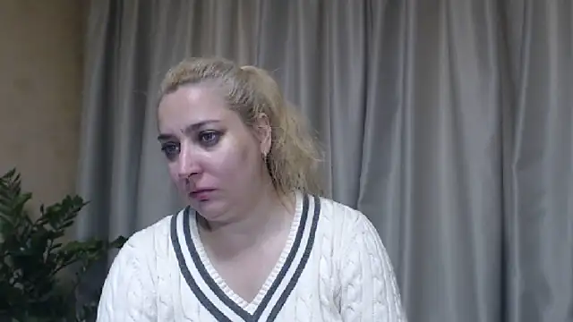 sweetpussy13's Webcam Show