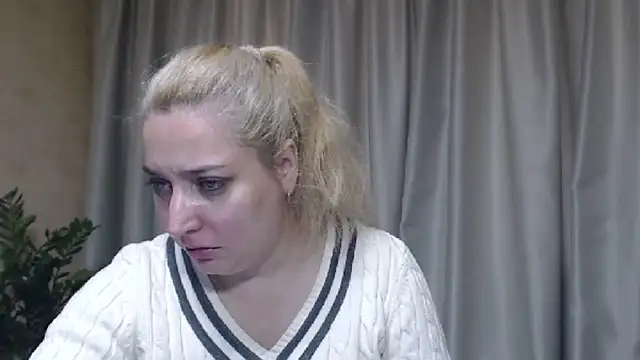 Pokazy przed kamerką – sweetpussy13