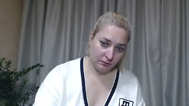 sweetpussy13's Webcam Show