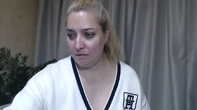 Webkamerová show sweetpussy13