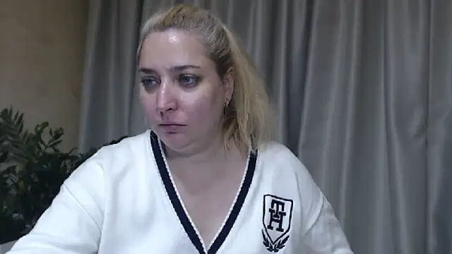 Webkamerová show sweetpussy13