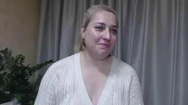 sweetpussy13 – Kamerová šou