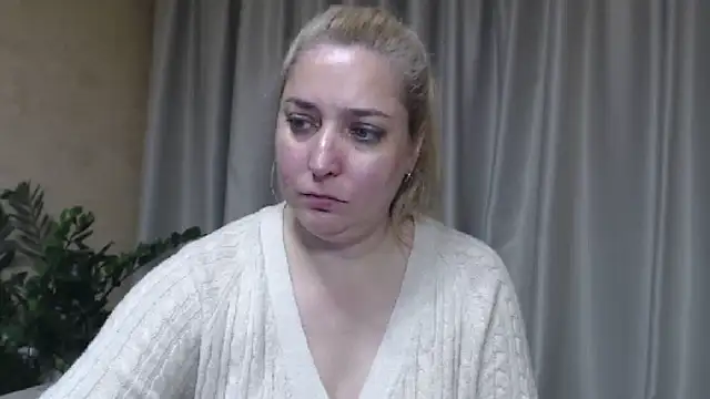 sweetpussy13's Webcam Show