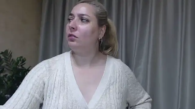 sweetpussy13 webcam show