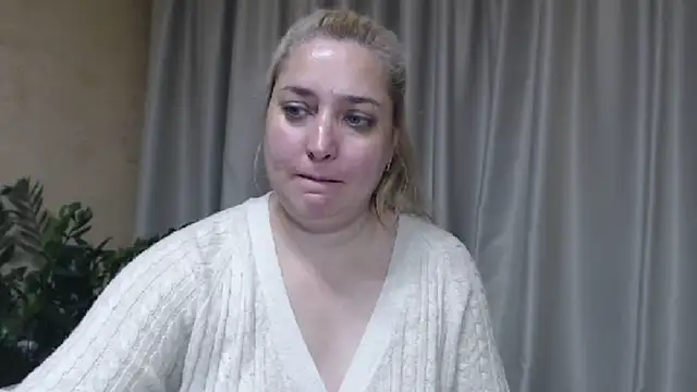 Show modela sweetpussy13 na web-kameri