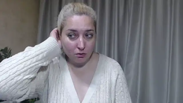 sweetpussy13's Webcam Show