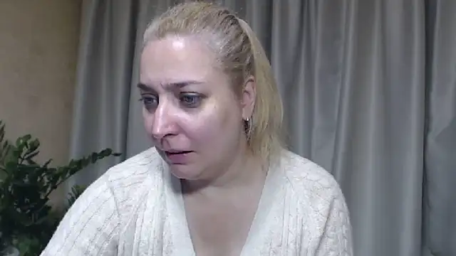 sweetpussy13's Webcam Show