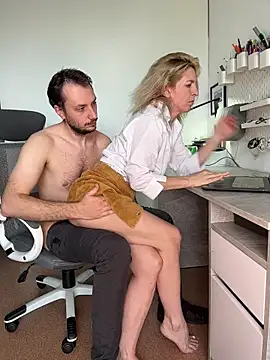 Lovebackground's Webcam Show