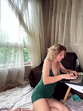Lovebackground webkamerás műsora