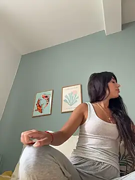 SilkyMira Chat XXX live