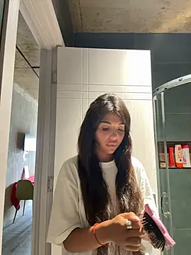 SilkyMira webcam show