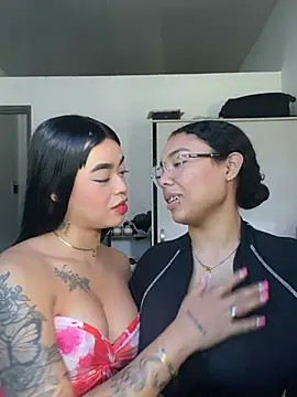Emmy_And_Luna Adlı Modelin Web Kamerası Şovu