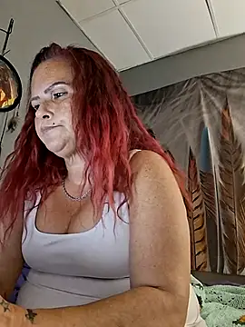 Goddessalizeee: διαδικτυακό σόου στην κάμερα