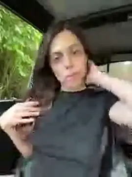 Show modela YourSlutQueen na web-kameri