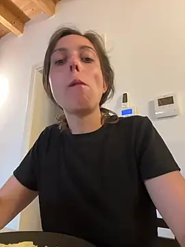 YourSlutQueen Pertunjukan Webcam