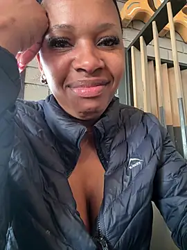 Qezah09   – Live XXX-chat