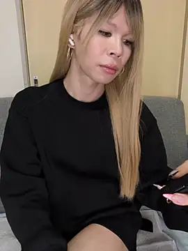 Show modela yu_femboy na web-kameri