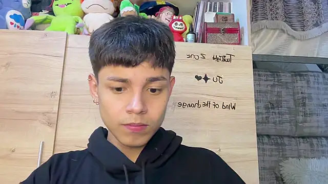 Andy_Belier23 Pertunjukan Webcam
